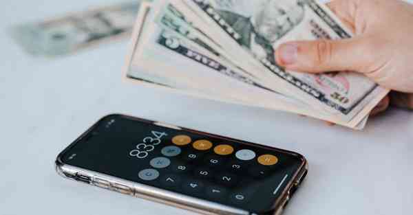 汽车防冻液里面有铁锈是怎么回事,防冻液变成铁锈色能澄清吗